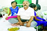 मरीज के खाने में मिला कांच का टुकड़ा, किचन कर्मी मानने से किया इंकार