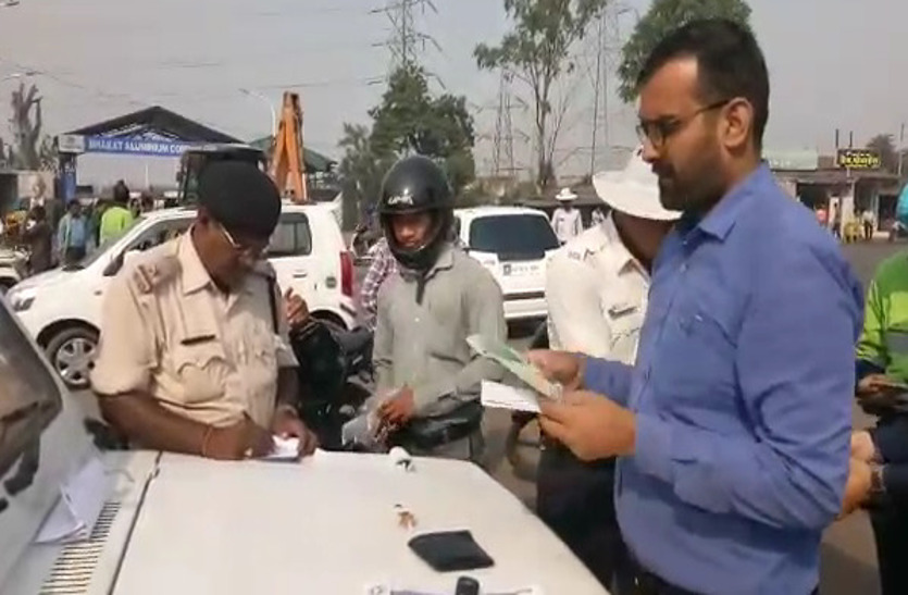 Video Gallery : आचार-संहिता लगते ही पुलिस ने शुरू की चेकिंग अभियान, जगह-जगह बनाए गए चेकिंग पाइंट