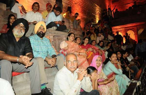 Music world : कबीर वाणी  दिलकश संगीत से घुली मधुर रिश्तों की चाशनी