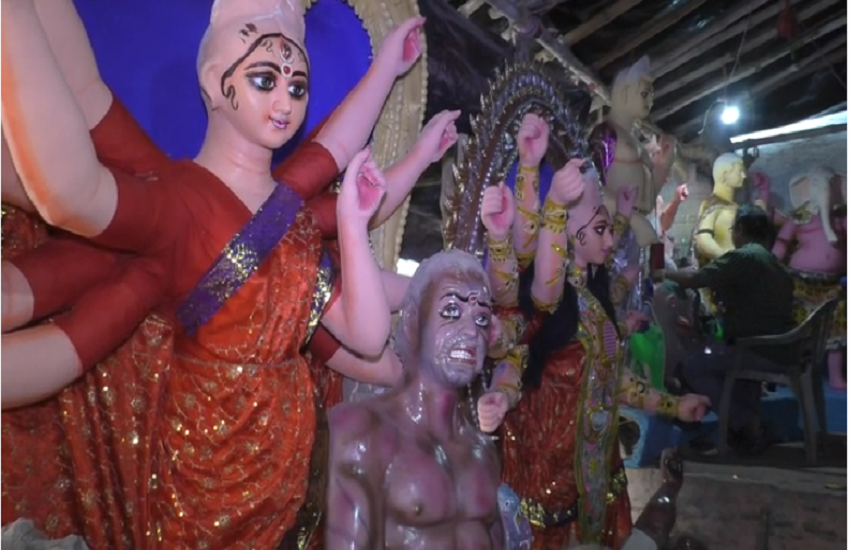 अब मां दुर्गा की प्रतिमा पर चढ़ा भगवा रंग, खास होगा यहां की दुर्गा पूजा