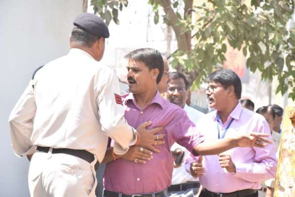 रसूखदारों के अतिक्रमण पर चला जिला प्रशासन का बुल्डोजर, देखें इन तस्वीरों में