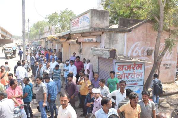 रसूखदारों के अतिक्रमण पर चला जिला प्रशासन का बुल्डोजर, देखें इन तस्वीरों में