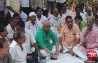 गुजरात मुद्दे पर कांग्रेस का विरोध प्रदर्शन