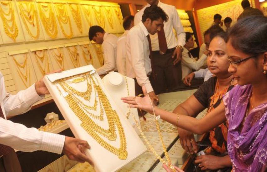 नवरात्रि पर आपके पास है सोना खरीदने का सुनहरा मौका, यहां पर सिर्फ एक रुपए में
मिल रहा है सोना
