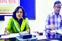 प्रेस वार्ता के दौरान कलक्टर शम्मी आबिदी ने कही