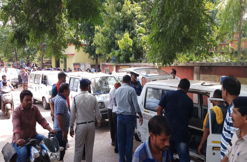 मॉरच्युरी में 10 शव पहुंची तो सभी की आंखें हो गई नम, देखें वीडियो