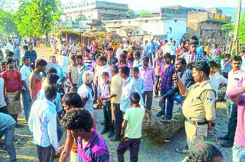 quarrel between husband and wife husband beaten by public, death