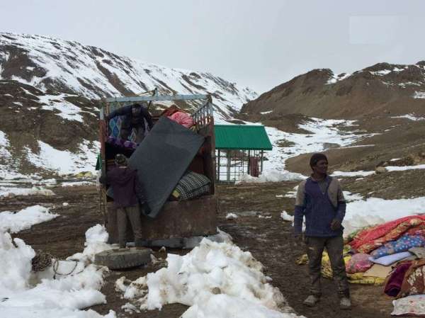 Pir Panjal recieve fresh snowfall lahaul spiti site closed for tourist