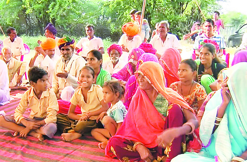 राजस्थान का रण- जयपुर से अजमेर: चमचमाते हाईवे पर टाट के पैबंद सा गांव
