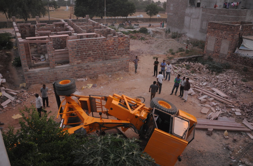 crane fall down, one death