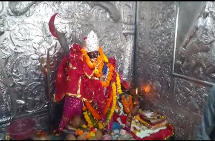 शारदीय नवरात्रि के पहले दिन काली मंदिर में उमड़े भक्त, हुई ज्योति कलशों की स्थापना