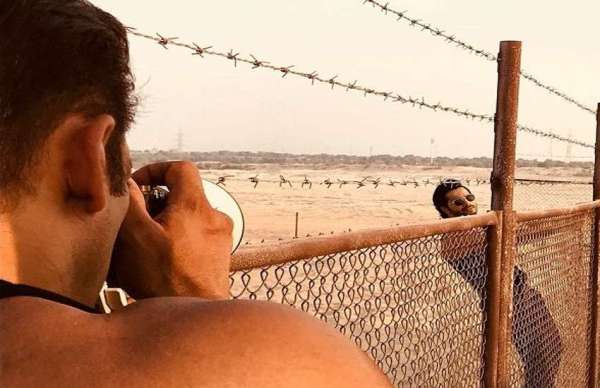 salman khan become photographer click varun dhawan hot photos