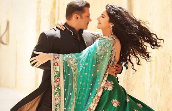 salman khan become photographer click varun dhawan hot photos