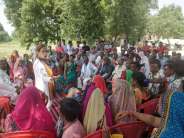 अन्नू टंडन लगातार लोकसभा क्षेत्र का भ्रमण करके ग्रामीणों के बीच अपनी बात रख रही है