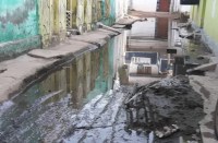 विरोध के बावजूद नगरपालिका की नहीं खुल रही नींद, दहलीज पर कीचड़ आखिर कैसे मनाएंगे ग्रामीण दशहरा  व दीवाली