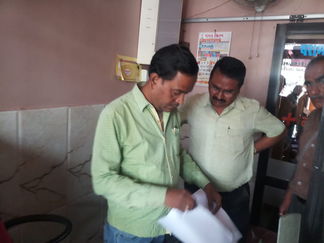 video : नीम हकीम चला रहा था चिकित्सालय, मरीजों का कर रहा था इलाज, हुई कार्रवाई तो दिखाए तेवर
