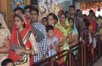 Photo Gallery : मां की एक झलक पाने सर्वमंगला मंदिर में इस तरह दिखी श्रद्धालुओं की भीड़