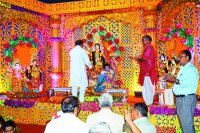 Virgins Adishakti Pandals, crowds of faith in temples