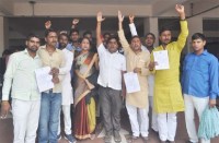 रेडियोलाजिस्ट की तैनाती के लिए कलेक्ट्रेट पर प्रदर्शन