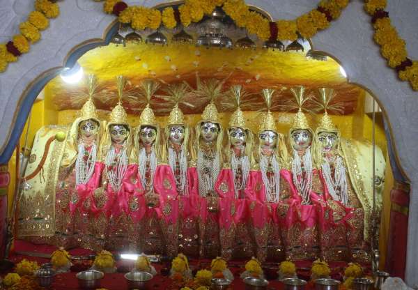 beautiful pics of shardiya navratri mahotsav