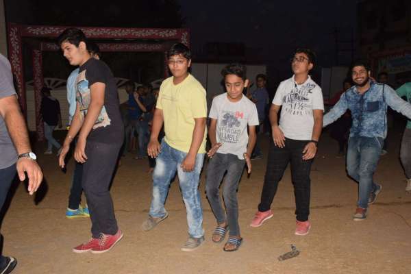 गुजराती-राजस्थानी धुन पर मिलाई ताल, देखें इन तस्वीरों में