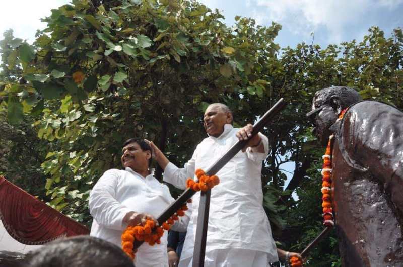 Mulayam Singh gave blessings to Shivpal