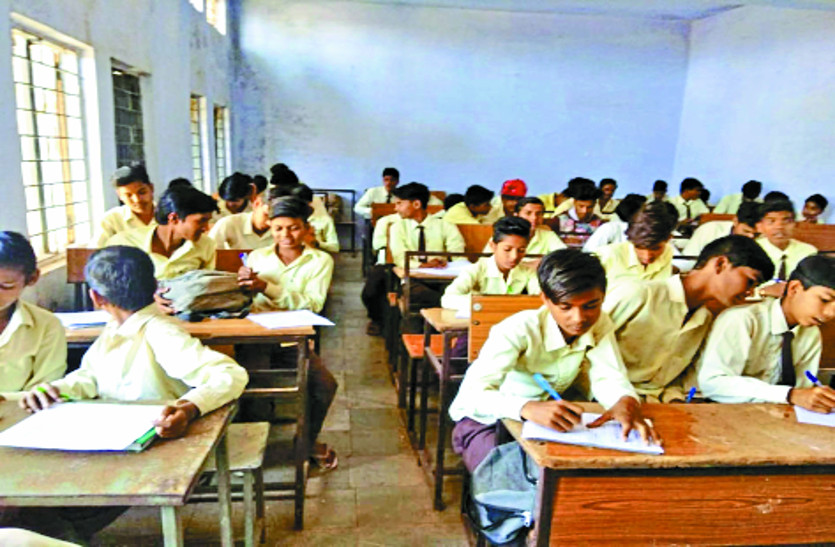 Not distributed bicycles to students in Katni district