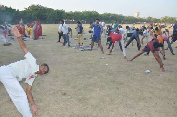 Patrika Hamrah 2018 : People doing yoga with music