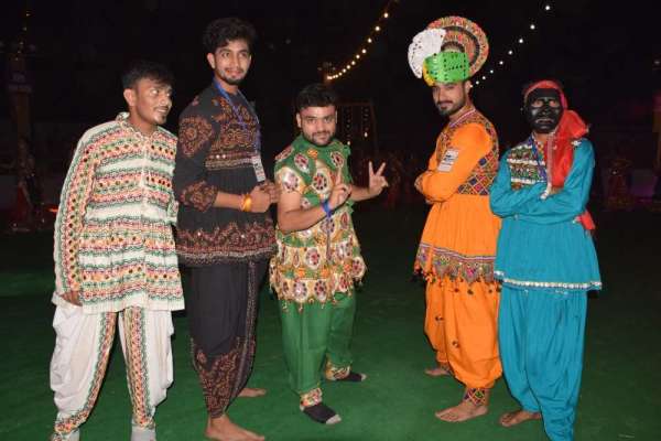 महारास के पहले दिन युवाओं में रहा उत्साह, देखें इन तस्वीरों में