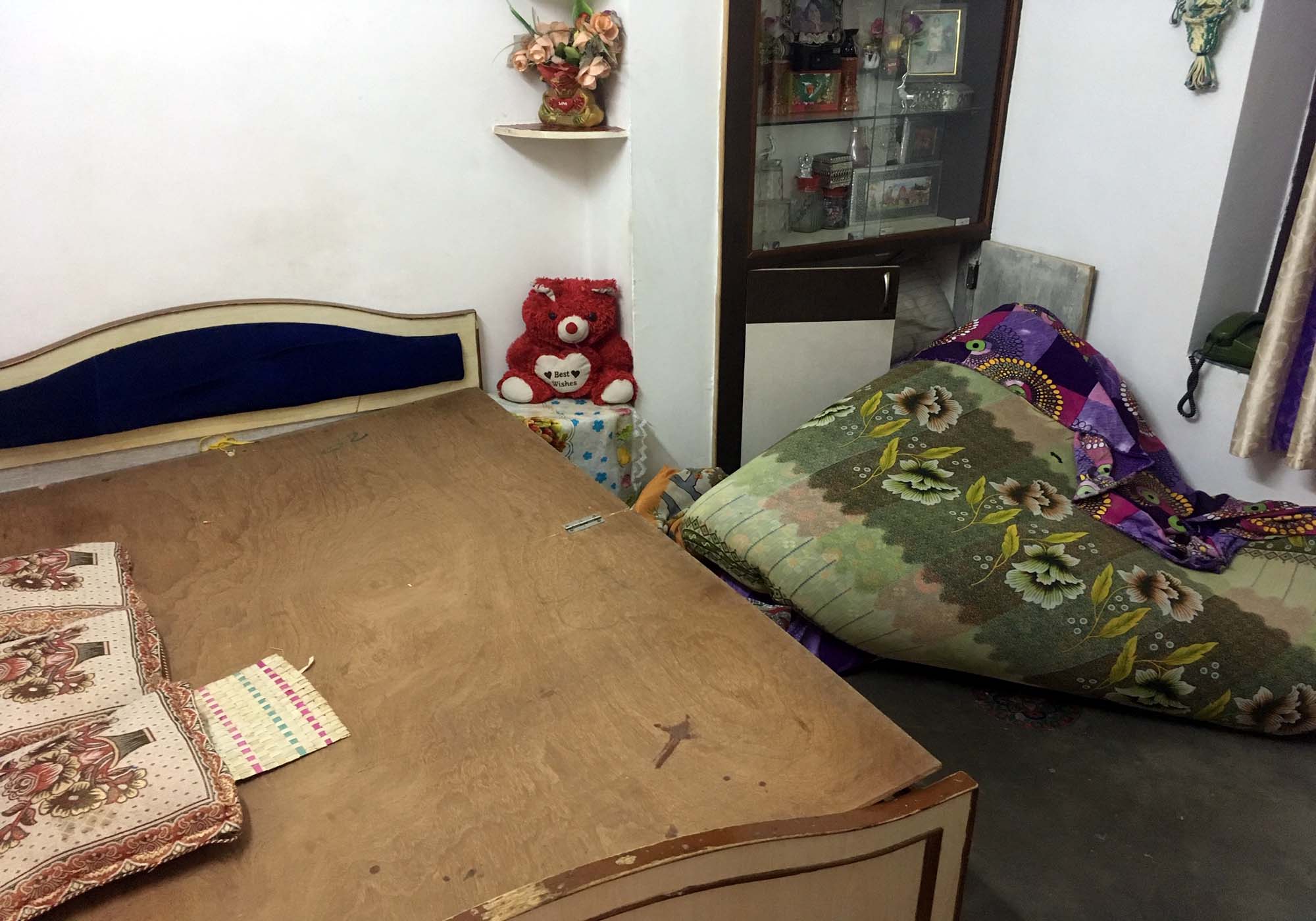 Jewelry Cash stolen in a house