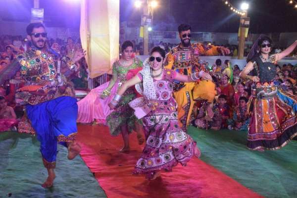 महारास के पहले दिन युवाओं में रहा उत्साह, देखें इन तस्वीरों में