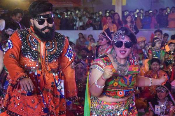 महारास के पहले दिन युवाओं में रहा उत्साह, देखें इन तस्वीरों में