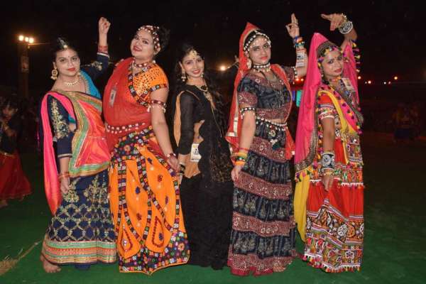 महारास के पहले दिन युवाओं में रहा उत्साह, देखें इन तस्वीरों में