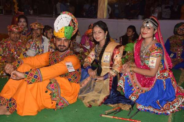 महारास के पहले दिन युवाओं में रहा उत्साह, देखें इन तस्वीरों में