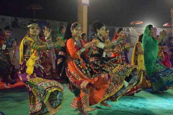 महारास के पहले दिन युवाओं में रहा उत्साह, देखें इन तस्वीरों में
