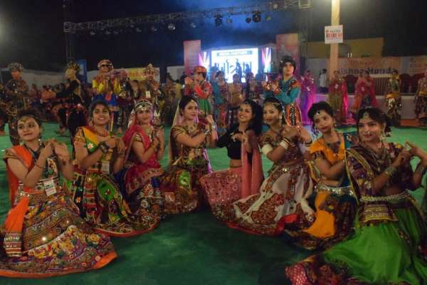 महारास के पहले दिन युवाओं में रहा उत्साह, देखें इन तस्वीरों में