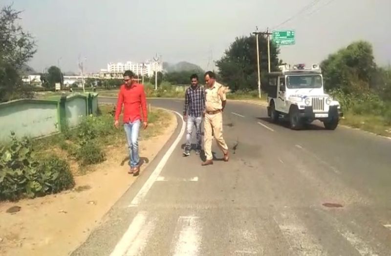 BMW Car Loot Near Hero Chowk Neemrana