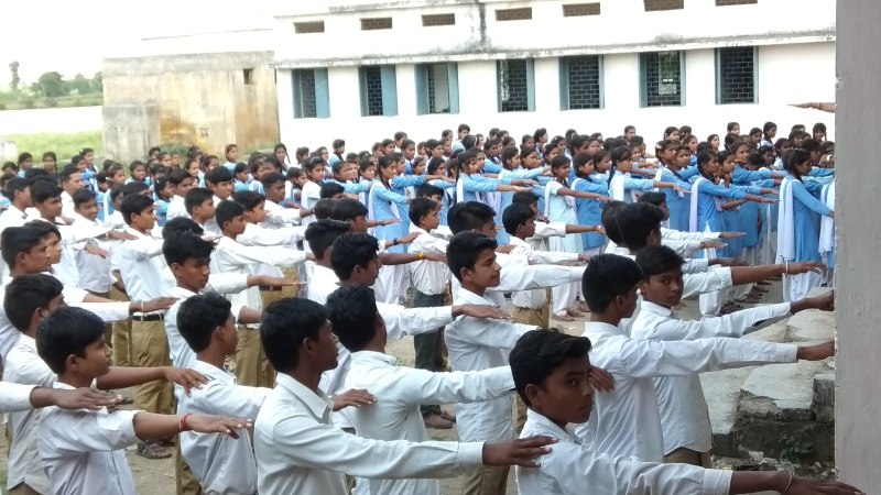 Distribute, liquor, sari notes, never give them votes