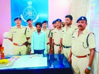 police-arrested-the-accused-with-live-cartridge-and-katta