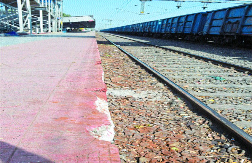 Platform height at railway station trouble with broken tiles