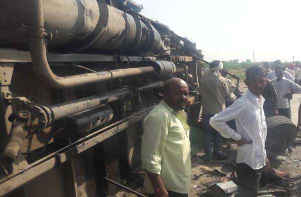 two-injured-in-container-truck-collision