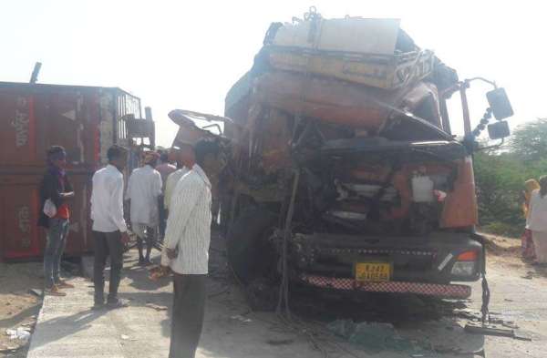 two-injured-in-container-truck-collision