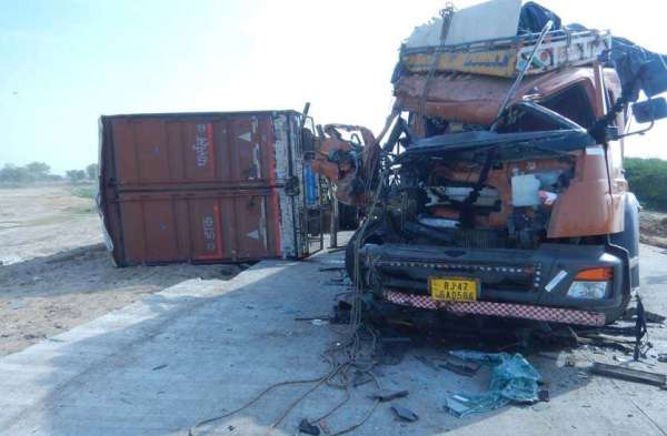 two-injured-in-container-truck-collision