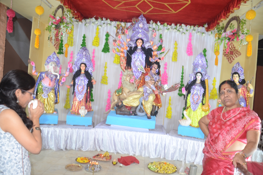 सनसिटी में साकार हुई बंगाली संस्कृति, उलूक ध्वनि के साथ शुरू हुआ मां दुर्गा पूजा महोत्सव