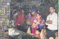 Video- सप्तमी पर पंडालों व मंदिरों में भक्तों की लगी रही लंबी कतार, महाष्टमी पर उमड़ेगा भक्तों का सैलाब