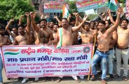 ordnance factory workers protest for job to trained apprentices