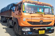 trailer-robbers-fleeing-police-blockade
