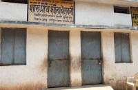 कभी चुनाव तो कभी भवन निर्माण के बहाने पठन-पाठन से दूरी बना रहे गुरुजी