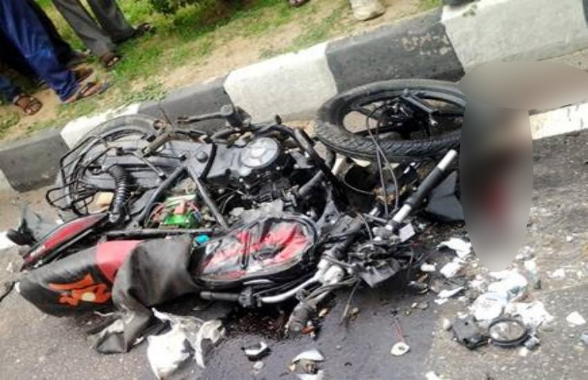 बिहार: दुर्गापूजा का मेला देखकर लौट रहे मोटरसाइकिल सवार युवकों को टैंकर ने कुचला, तीनों की मौत