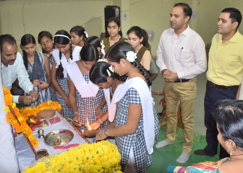 Self-confidence in the daughters of the poem from the poem